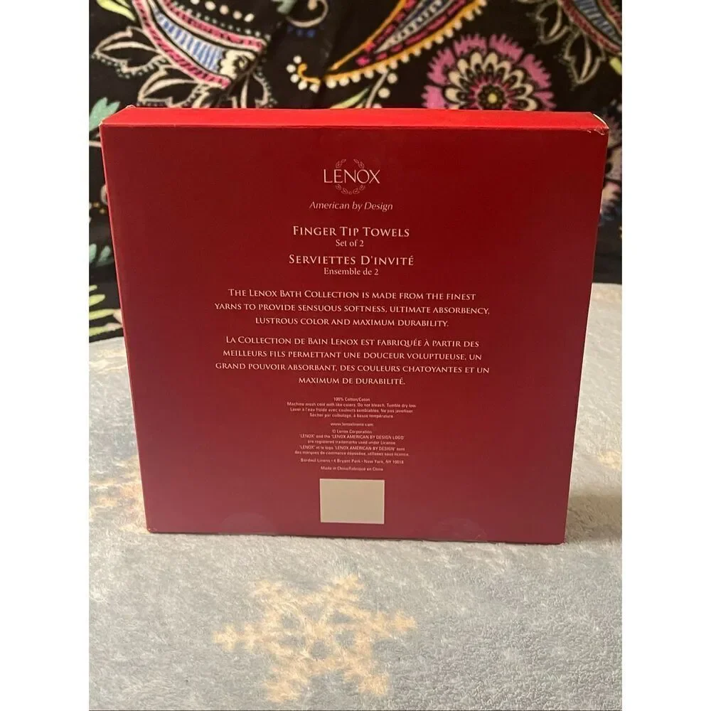 Lenox Mr.and Mrs.Santa Clause Fingertip Towel set NIP